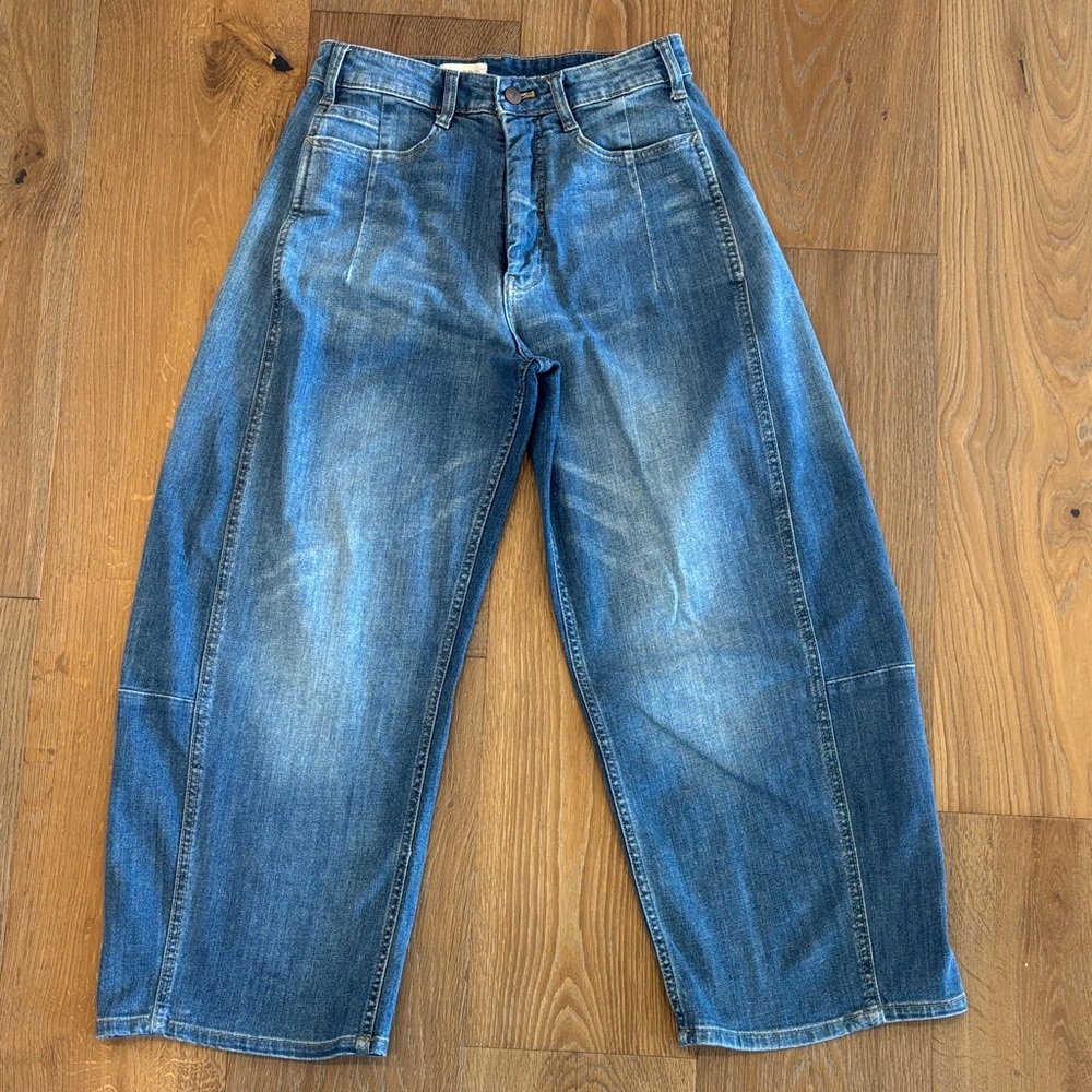 Anthropology. The Kenna Mid-Rise Heritage Barrel jean by Pilcro. Size 27. - Picture 3 of 7
